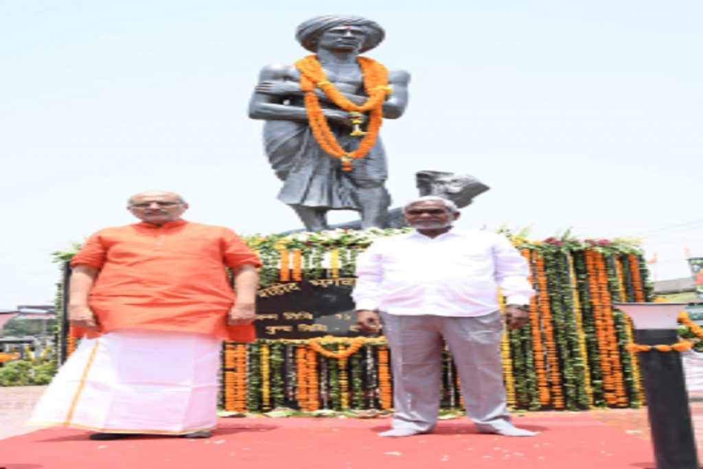 रांची में राज्यपाल सीपी राधाकृष्णन और सीएम चंपाई सोरेन ने भगवान बिरसा मुंडा को दी श्रद्धांजलि, देखें तस्वीरें 3 Birsa Munda 949