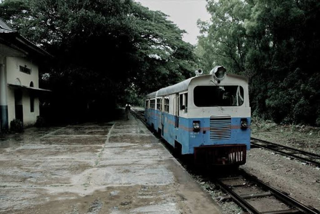 Indian Railway: भारत के इन रेलवे स्टेशनों पर नहीं रुकती है कोई भी ट्रेन, न कोई यात्री आता है नजर, जानिए आखिर क्या है राज 1 C6B59Ead 5798 4054 B2D5 677896364F95