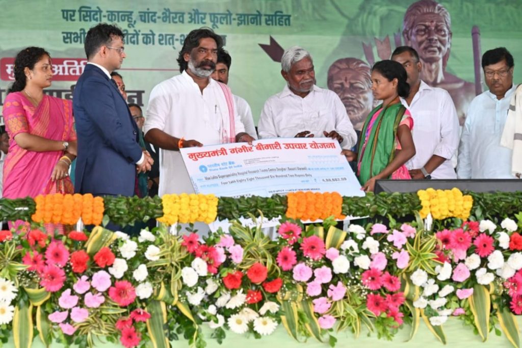 झारखंड में समय से पहले चुनाव कराना चाहता है केंद्र, पंचकठिया में बोले हेमंत सोरेन 3 Champai Soren Hul Diwas Jharkhand 1