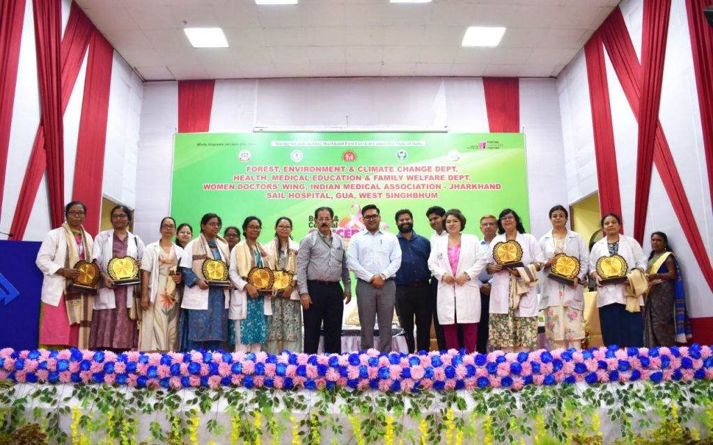Jharkhand News: सारंडा की 500 महिलाओं में 70% के जननांग में सूजन, अविवाहित आदिवासी लड़कियों में सर्वाईकल प्री-कैंसर के लक्षण 1 Janani Suraksha Yojana In Saranda Jharkhand Mega Health Camp 1