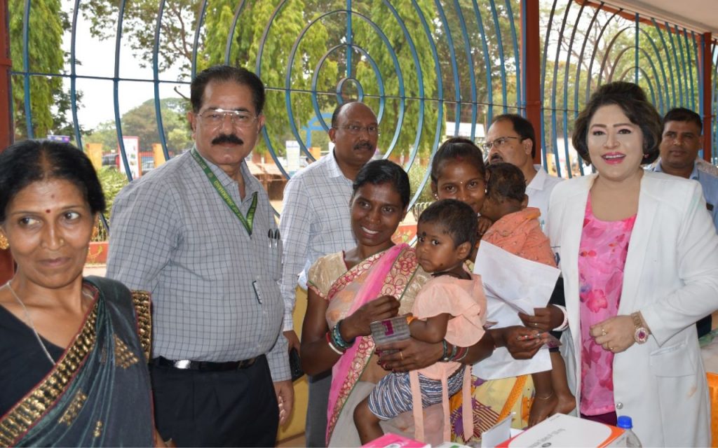 Jharkhand News: सारंडा की 500 महिलाओं में 70% के जननांग में सूजन, अविवाहित आदिवासी लड़कियों में सर्वाईकल प्री-कैंसर के लक्षण 2 Janani Suraksha Yojana In Saranda Jharkhand Mega Health Camp 2