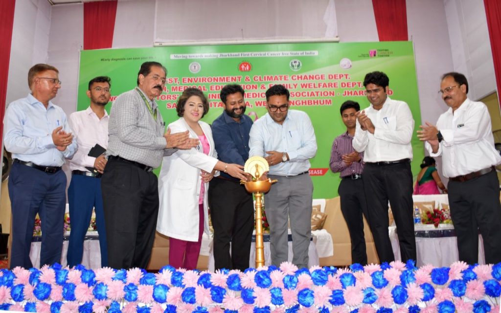 Jharkhand News: सारंडा की 500 महिलाओं में 70% के जननांग में सूजन, अविवाहित आदिवासी लड़कियों में सर्वाईकल प्री-कैंसर के लक्षण 3 Janani Suraksha Yojana In Saranda Jharkhand Mega Health Camp 3