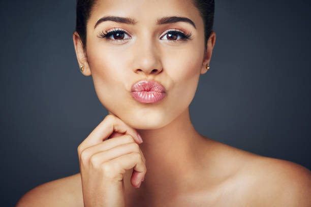 Yoga For Skin: चेहरे पर लाना चाहते हैं नेचुरल ग्लो? आज ही ट्राय करें योग के ये आसन 4 Pout