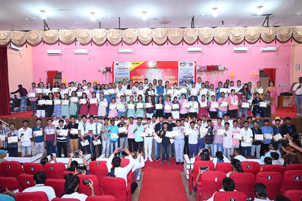 प्रभात खबर ने देवघर में 500 से अधिक छात्र-छात्राओं को दिया ‘प्रतिभा सम्मान’ 2 Prabhat Khabar Pratibha Samman Deoghar 2