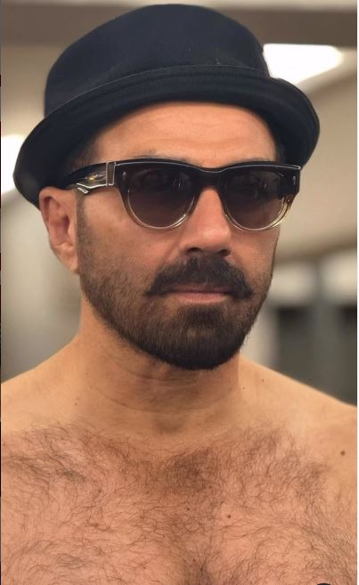 Sunny Deol Birthday: आखिर क्यों शाहरुख खान से 16 साल तक सनी ने नहीं की थी बात, कभी साथ ना काम करने की खाई थी कसम 1 Sunny Deol Birthday