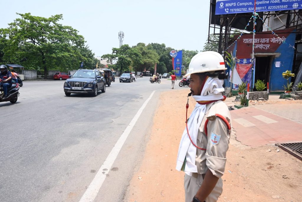 यातायात व्यवस्थित करने वाले ट्रैफिक पुलिस खुद अव्यवस्थित 2 Traffc 2