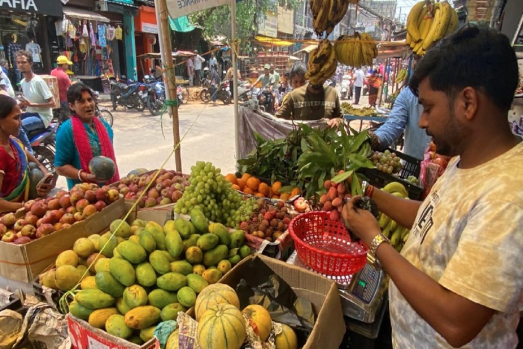 Vat Savitri 2024: झारखंड में सुहागिन महिलाओं ने ऐसे की वट सावित्री की पूजा, देखें तस्वीरें 5 Vat Savitri 345