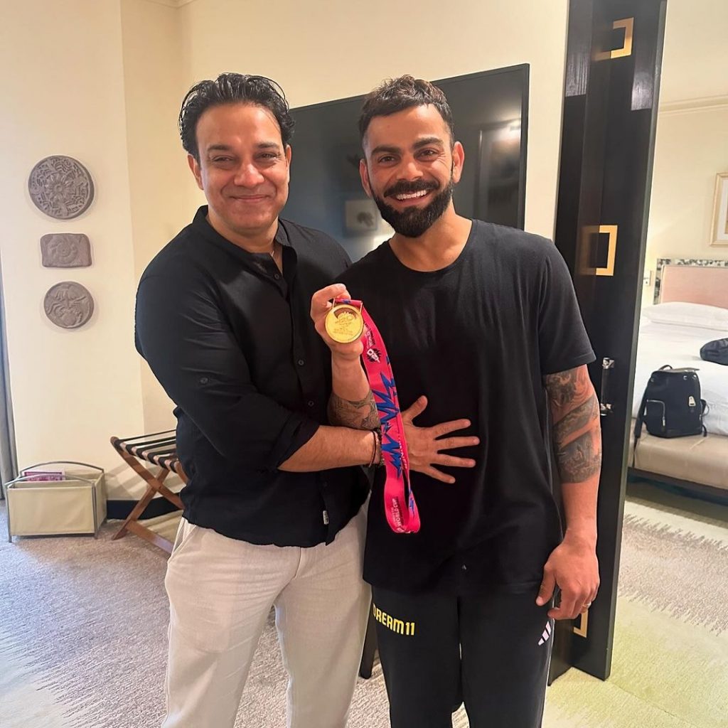 Virat Kohli: विराट कोहली का घर में हुआ जोरदार स्वागत बहन ने जश्न की अनदेखी तस्वीरें शेयर की 1 1044210346