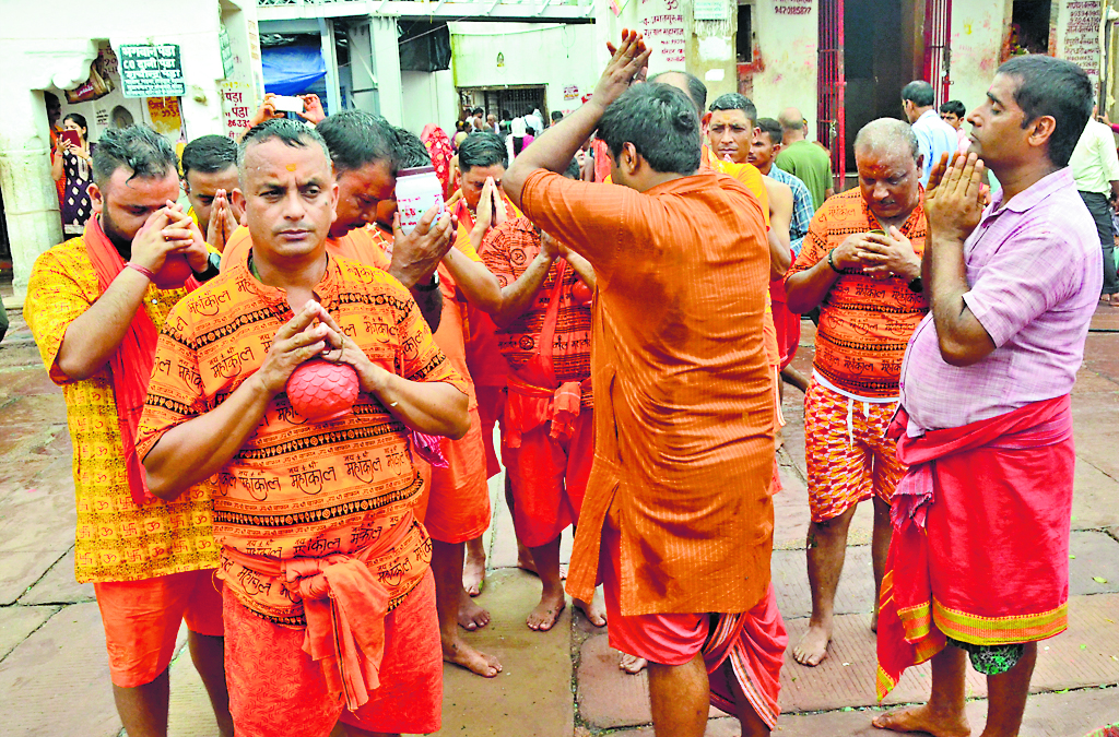 Shravani Mela: बाबा बैद्यनाथ के मंदिर में बंगाल व नेपाल के कांवरियों का लगा तांता, बाबाधाम पहुंचने लगे गेरुआ वस्त्रधारी 2 16Deo 29 16072024 4