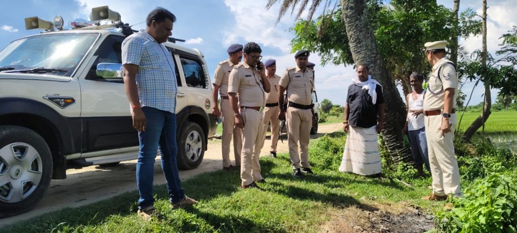 पूर्णिया लूटकांड: रकम बढ़कर हुई 3.7 करोड़, जले हुए कपड़े और खून से सने चप्पल बरामद, दो संदिग्ध हिरासत में 1 27Pur 47 27072024 70 C701Bha114854751