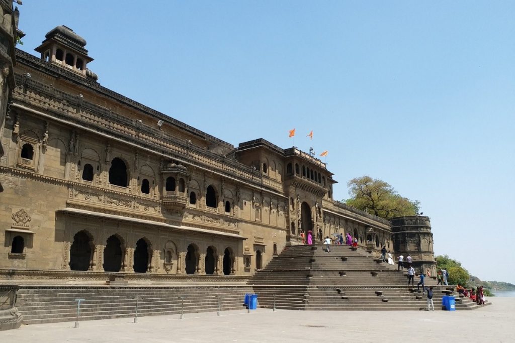 Mp Tourism: कभी सहस्त्रबाहु तो कभी अहिल्याबाई की कर्मभूमि रहा है महेश्वर, पौराणिक कथाओ में मिलता है माहिष्मति का वर्णन 2 Ahilya Devi Fort Maheshwar