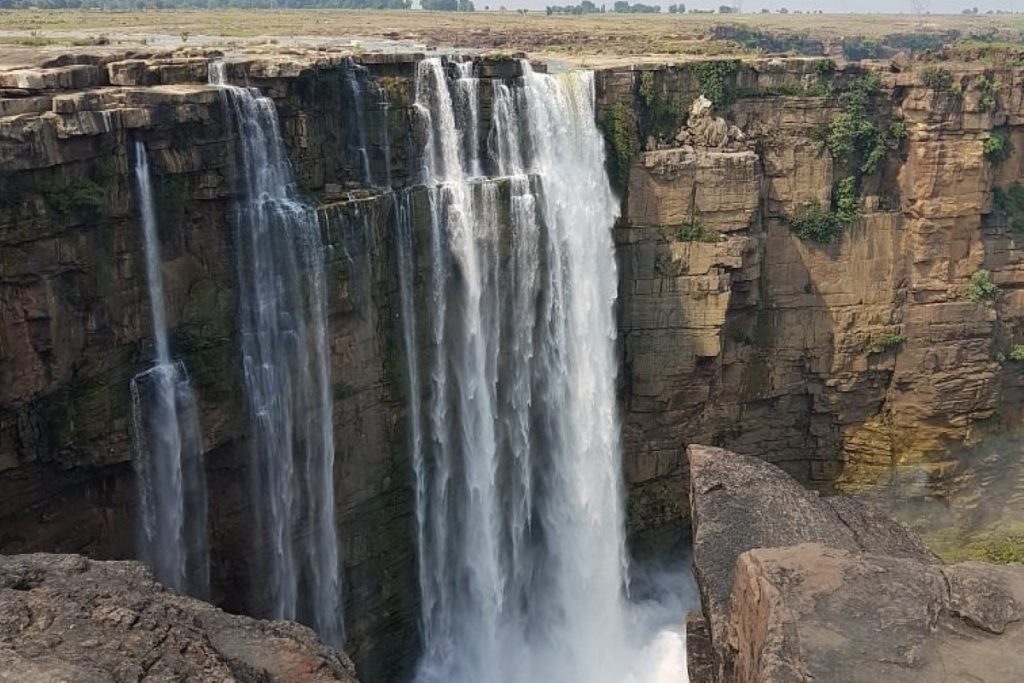 Monsoon Travel:मध्य प्रदेश में सबसे ऊंचाई से गिरने वाले जलप्रपात है चचाई और बहुती जलप्रपात 1 Bahuti Waterfall