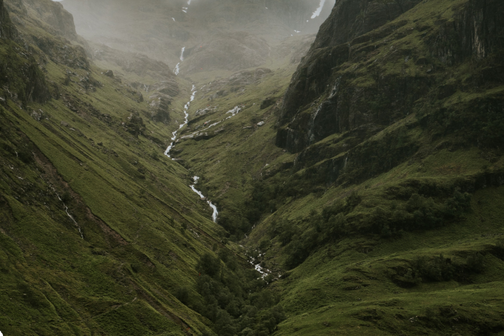 Bhutan:विदेश जानें का है मन तो जरूर विजिट करें धरती का सबसे अलग देश भूटान 4 Bhatsa River Valley 1