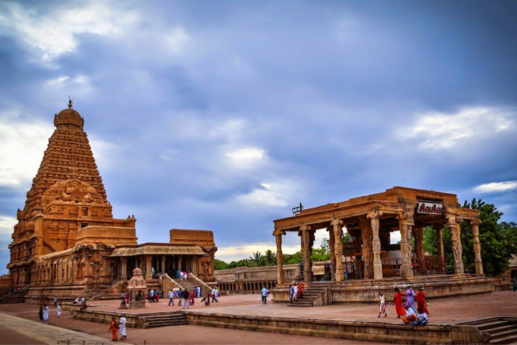 Brihadeshwar Temple: आखिर 1000 साल पुराना बृहदेश्वर मंदिर कैसे खड़ा है बिना नीव के? 1 Brihadeshwar Templetanjavur