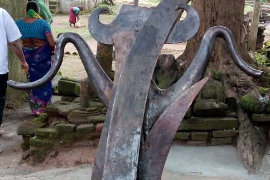 Jharkhand Tourism: जंगल के बीच मौजूद इस प्राचीन मंदिर में साक्षात निवास करते हैं भगवान शिव 1 Farsa Of Lord Parshuram