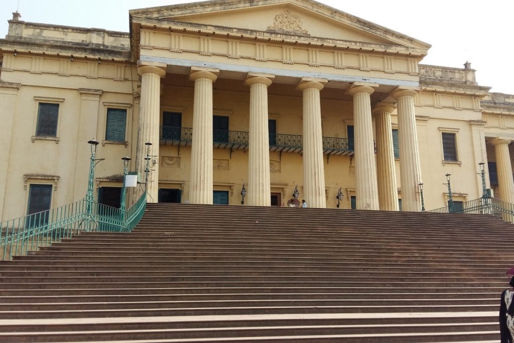 West Bengal Tourism: हजारद्वारी पैलेस में जाने के लिए एक नहीं 1000 दरवाजे 1 Hazaar Dwari Palace And Museum Of West Bengal