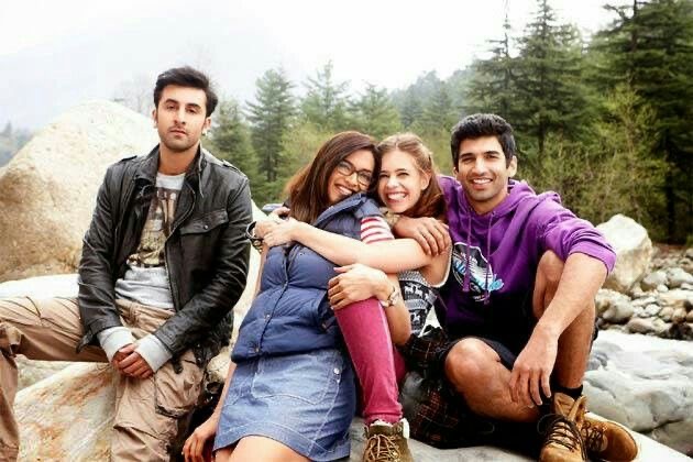 Yeh Jawaani Hai Deewani :दोस्ती, प्यार और यात्रा का ताना बाना बुन के एक परफेक्ट स्टोरी सुनाती है रणबीर- दीपिका कि यह फिल्म 3 Yeh Jawaani Hai Deewani