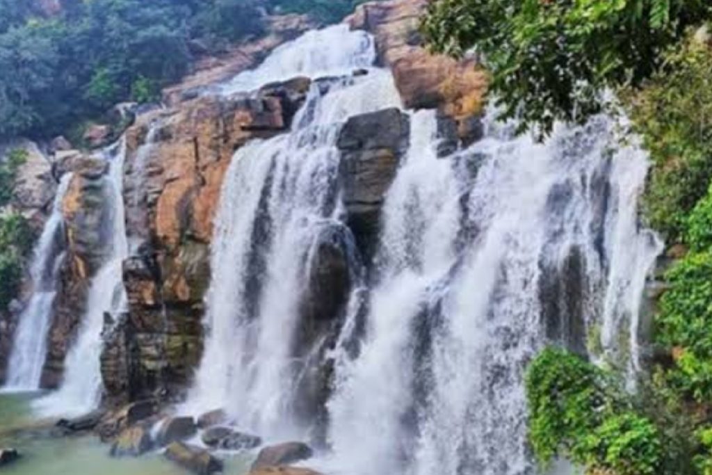 Jharkhand Tourism: दोस्तों के साथ वीकेंड मनाने के लिए बेस्ट है रांची की ये जगहें 3 Jonha Waterfall, Ranchi