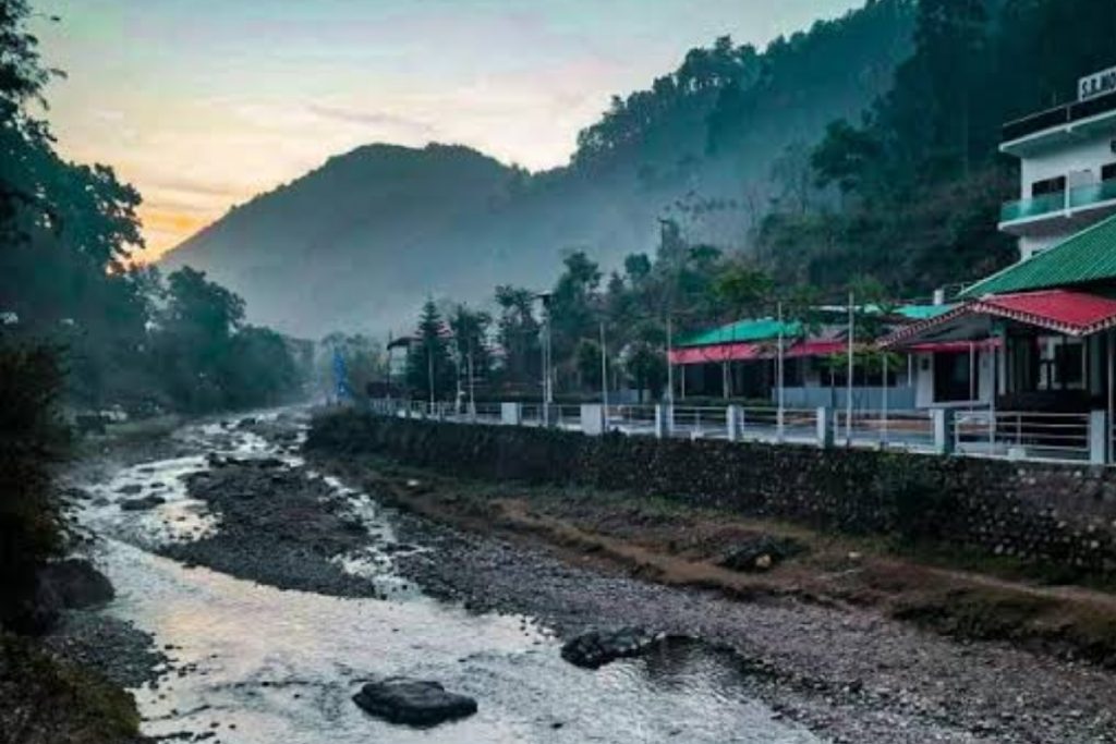 Friendship Day 2024: फ्रेंडशिप डे पर दोस्तों के साथ घूमने के लिए शानदार है ये जगहें 3 Lansdowne