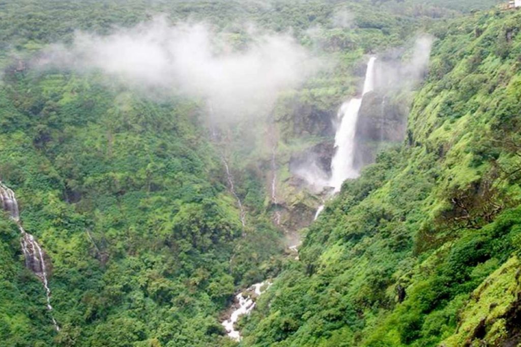 Maharashtra Tourism: इगतपूरी है मुंबई का एक अनोखा हिल स्टेशन 1 Mahabaleshwar Waterfall Maharashtra Mp 1