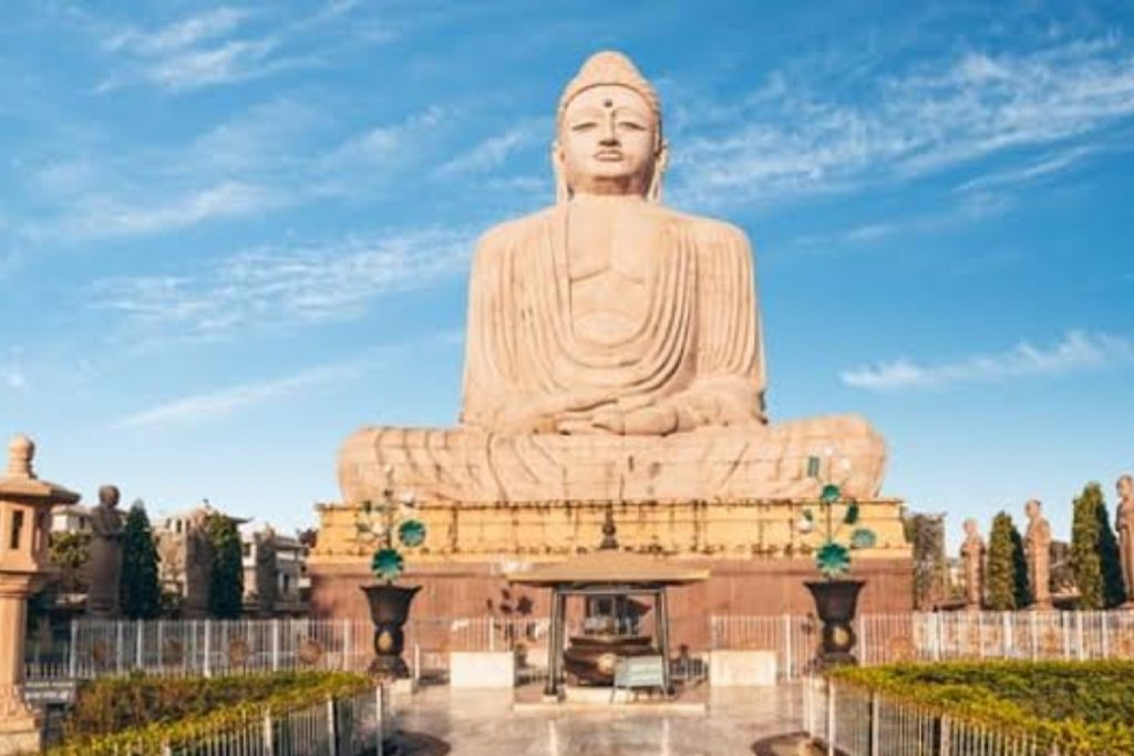 Bihar Tourism: बिहार आने की है तैयारी तो जरूर आएं ये प्रसिद्ध मंदिर 1 Mahabodhi Temple, Gaya