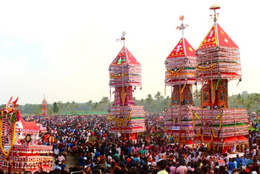 Kerala Tourism- दक्षिण भारत में स्थित है दुर्योधन का एकमात्र मंदिर, मुख्य देवता के रूप में होती है पूजा 2 Malanada Kettukazhcha Fest