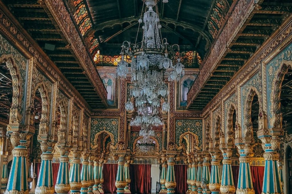 Karnataka Tourism: 97,000 रोशनी से जगमगाता है मैसूर पैलेस, क्या है इसकी कहानी 2 Mysuru Palace Karnatakaindia