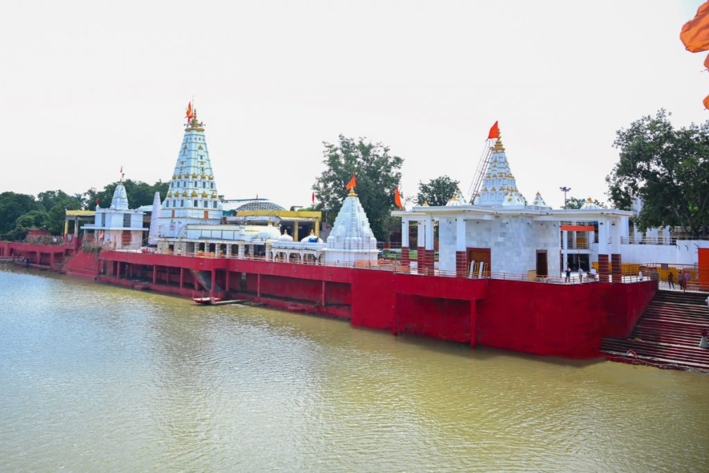 Mp के मंदसौर में है अष्टमुखी पशुपतिनाथ का मंदिर, एक ही समय में आठ अलग रूपों में देते है दर्शन 2 Pashupatinath Temple