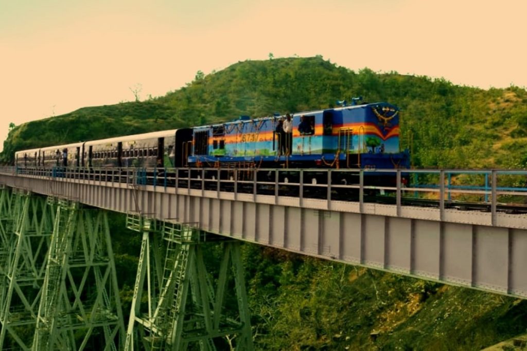 Indian Railway: इस मानसून पातालपानी-कालकुंड हेरिटेज का ले आनंद, आपको दिखाएगी शानदार नजारे और खूबसूरत वॉटरफॉल 2 Patalpani Kalakund Heritage Train