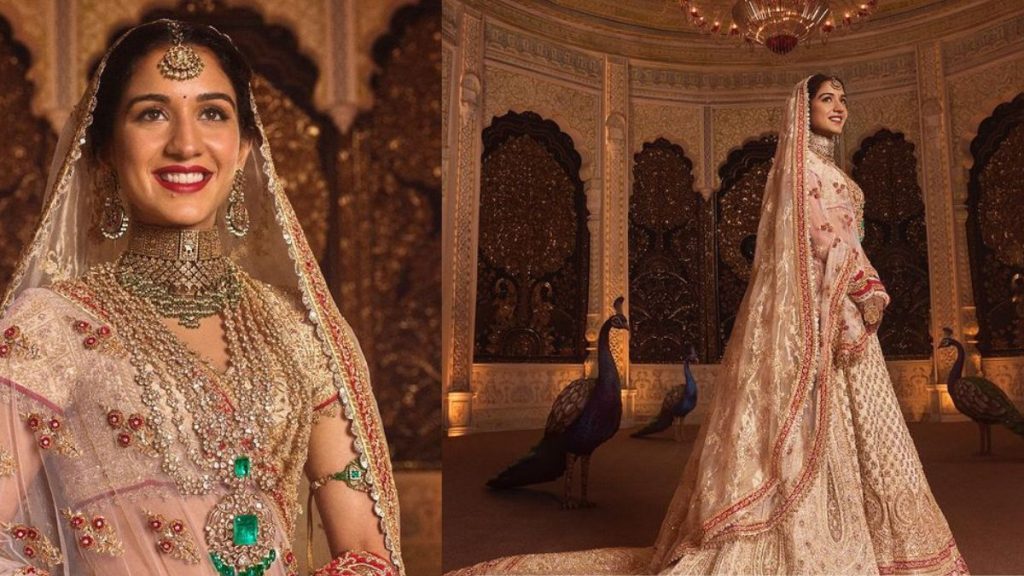 Anant Radhika Wedding 2024: एक नजर लहंगों पर, अनंत और राधिका की शादी में अंबानी लेडीज के लहंगों ने खिंचा सबका ध्यान 1 Radhika