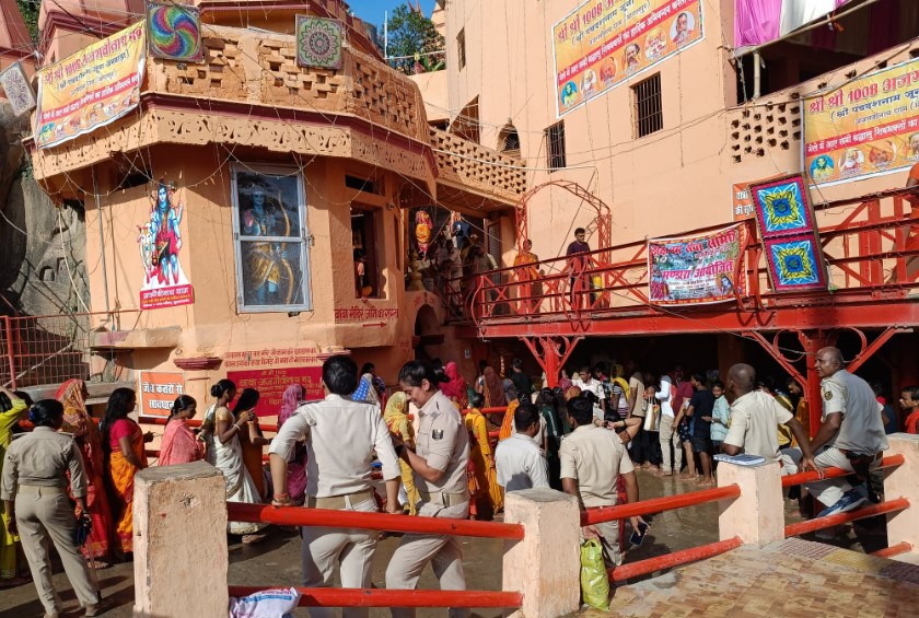 Photos: सावन की दूसरी सोमवारी पर कांवड़ियों से पैक हुआ सुल्तानगंज, अजगैवीनाथ मंदिर में भी उमड़े शिवभक्त 8 Screenshot 2024 07 29 083502