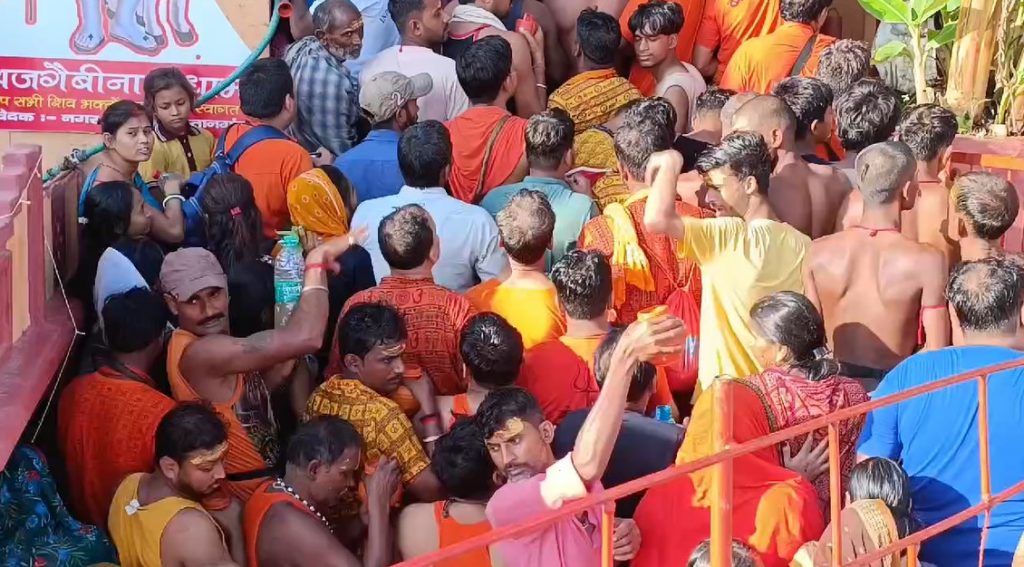 Photos: सावन की दूसरी सोमवारी पर कांवड़ियों से पैक हुआ सुल्तानगंज, अजगैवीनाथ मंदिर में भी उमड़े शिवभक्त 6 Screenshot 2024 07 29 083640