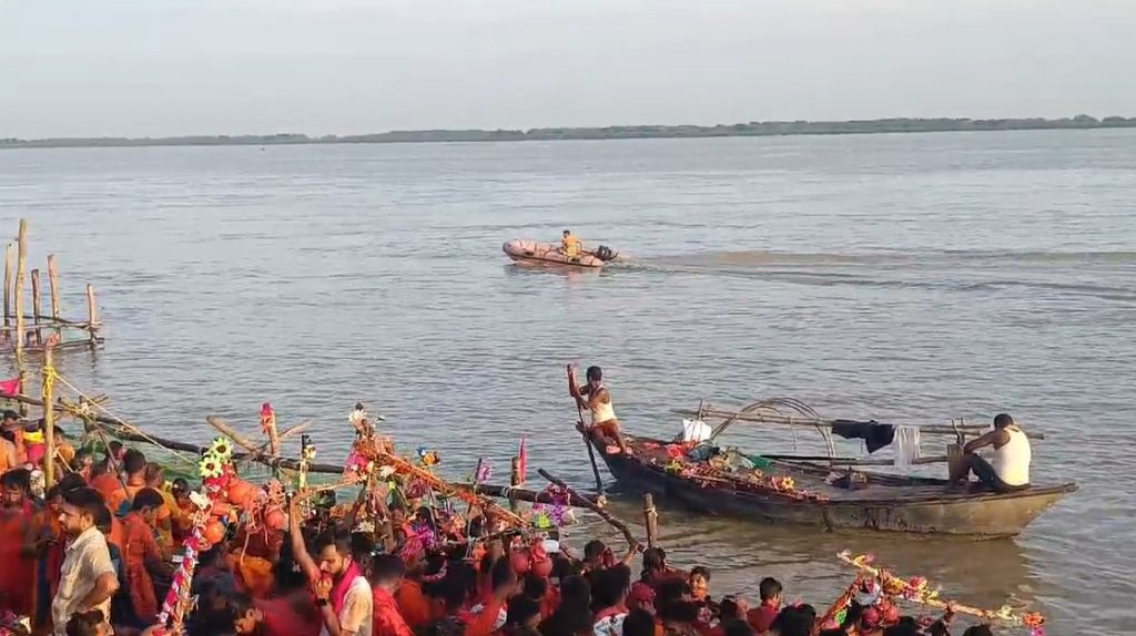 Photos: सावन की दूसरी सोमवारी पर कांवड़ियों से पैक हुआ सुल्तानगंज, अजगैवीनाथ मंदिर में भी उमड़े शिवभक्त 3 Screenshot 2024 07 29 083838