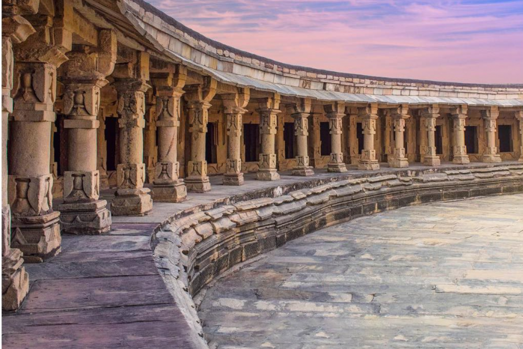Mp Tourism: कभी तंत्र विद्या का केंद्र हुआ करता था मध्यप्रदेश का चौसठ योगिनी मंदिर 2 The Chausath Yogini Temple 2