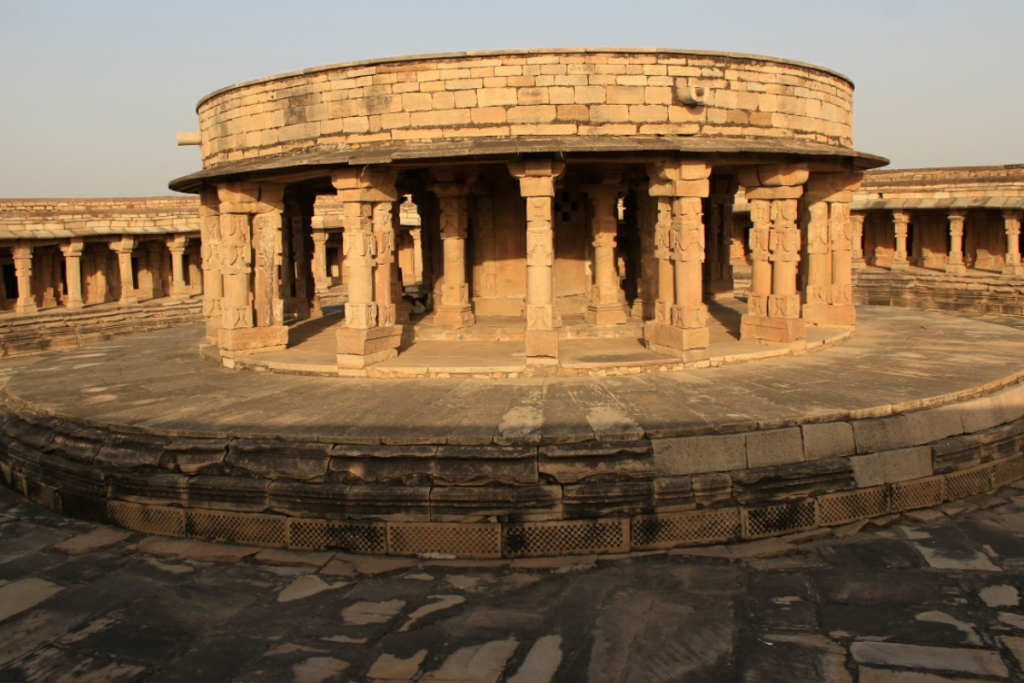 Mp Tourism: कभी तंत्र विद्या का केंद्र हुआ करता था मध्यप्रदेश का चौसठ योगिनी मंदिर 3 The Chausath Yogini Temple 3 3