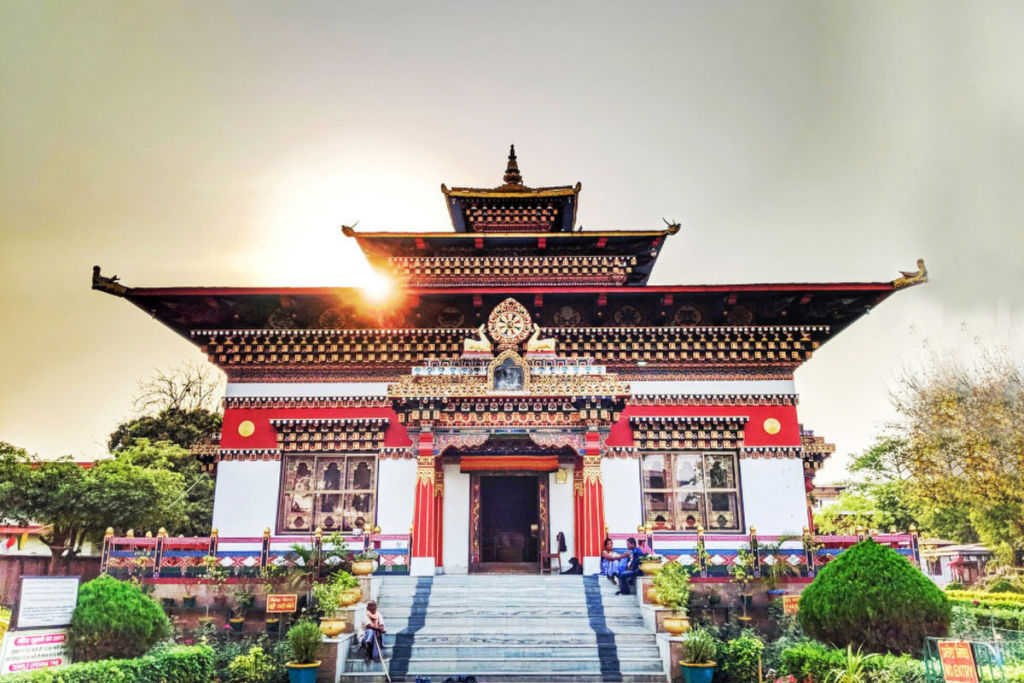 Bhutan:विदेश जानें का है मन तो जरूर विजिट करें धरती का सबसे अलग देश भूटान 5 The Gangtey Monastery