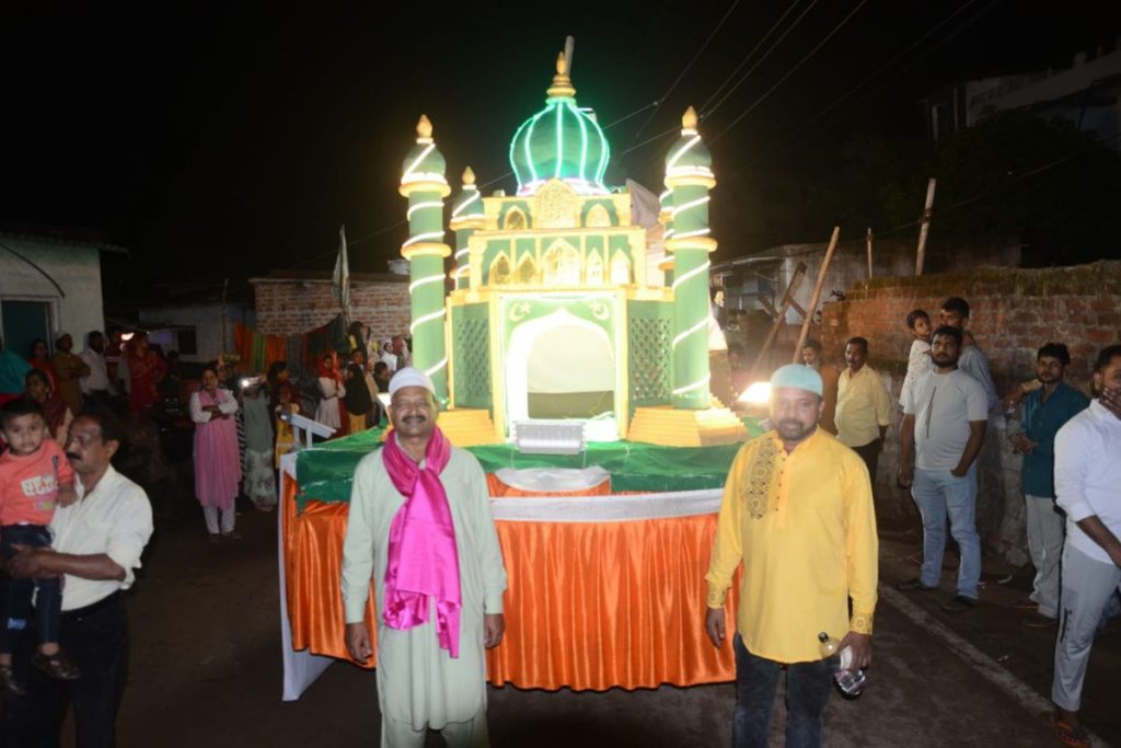 Photos: मुहर्रम की झांकी में दिखी रॉकेट लांचर और अली की तलवार, आज निकलेगा जुलूस, सुरक्षा के पुख्ता इंतजाम 2 Untitled Design 1 7