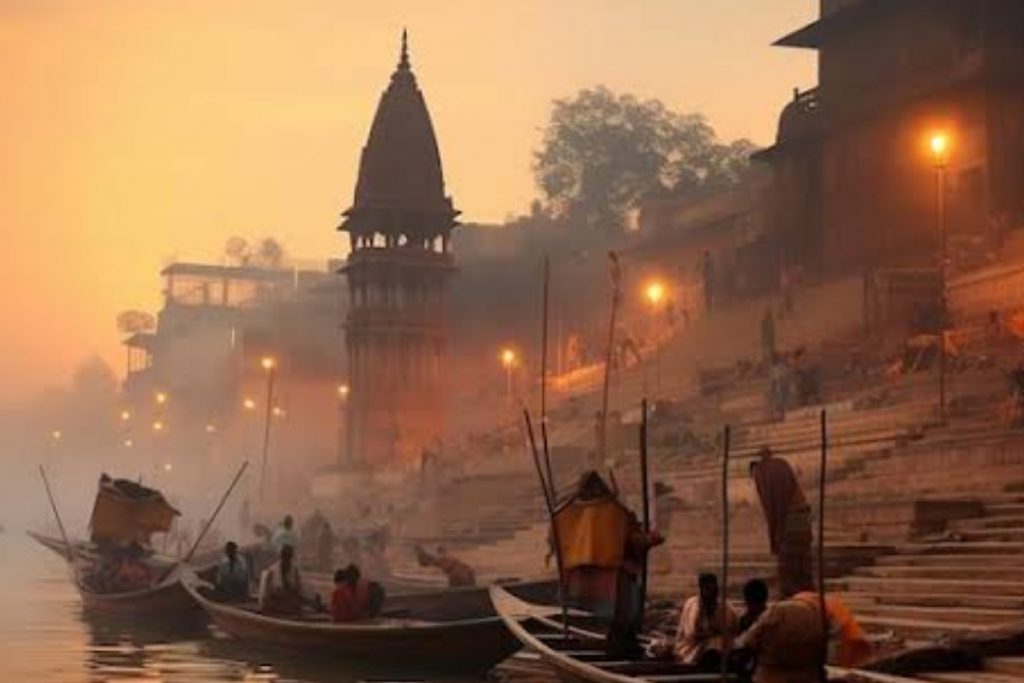 India Tourism: विदेशी पर्यटकों को भी पसंद है उत्तर प्रदेश, जानें किन जगहों पर घूमना रहेगा खास 2 Varanasi