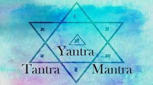 Vastu Tips 2024: आज ही मेंन गेट पर लगा लीजिये ये जादुई चीजों को, होगी वरक्कत 4 Yantra