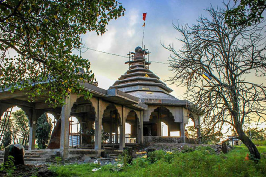 Maharashtra Tourism: इगतपूरी है मुंबई का एक अनोखा हिल स्टेशन 3 Ghatan Devi Temple