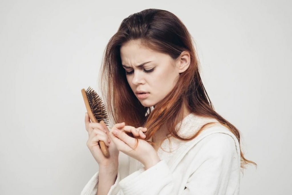 Hair Loss : क्या विटामिन की कमी से हो सकती है बाल झड़ने की समस्या? 1 Hair Loss