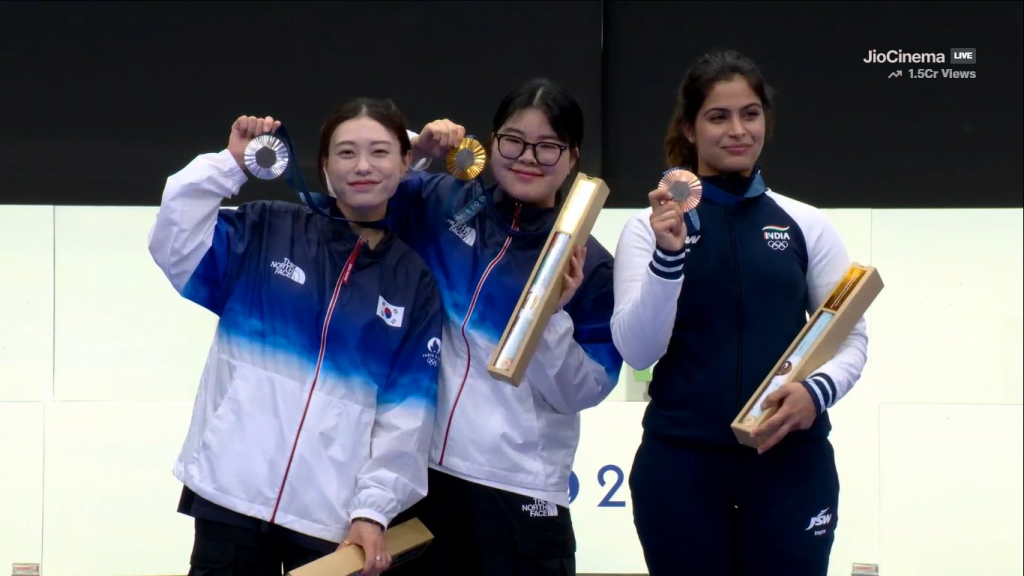 Paris Olympics 2024: कौन हैं मनु भाकर, ओलंपिक के इतिहास में निशानेबाजी में पदक जीतने वाली पहली भारतीय महिला 2 Image 388