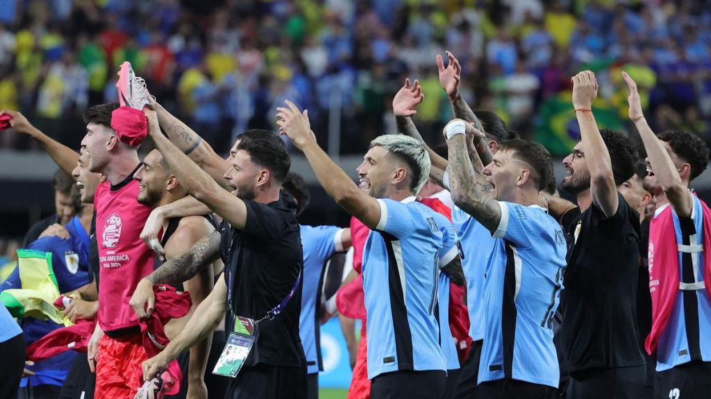Copa America 2024: उरुग्वे ने ब्राजील को पेनल्टी शूटआउट में हराकर सेमीफाइनल में बनाई जगह 1 Image 95
