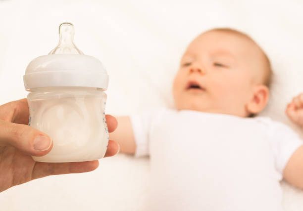 Baby Care: प्लास्टिक फीडर से फैलती है बच्चों में कई तरह की बीमारी, ऐसे करें साफ 1 Istockphoto 817147726 612X612 1