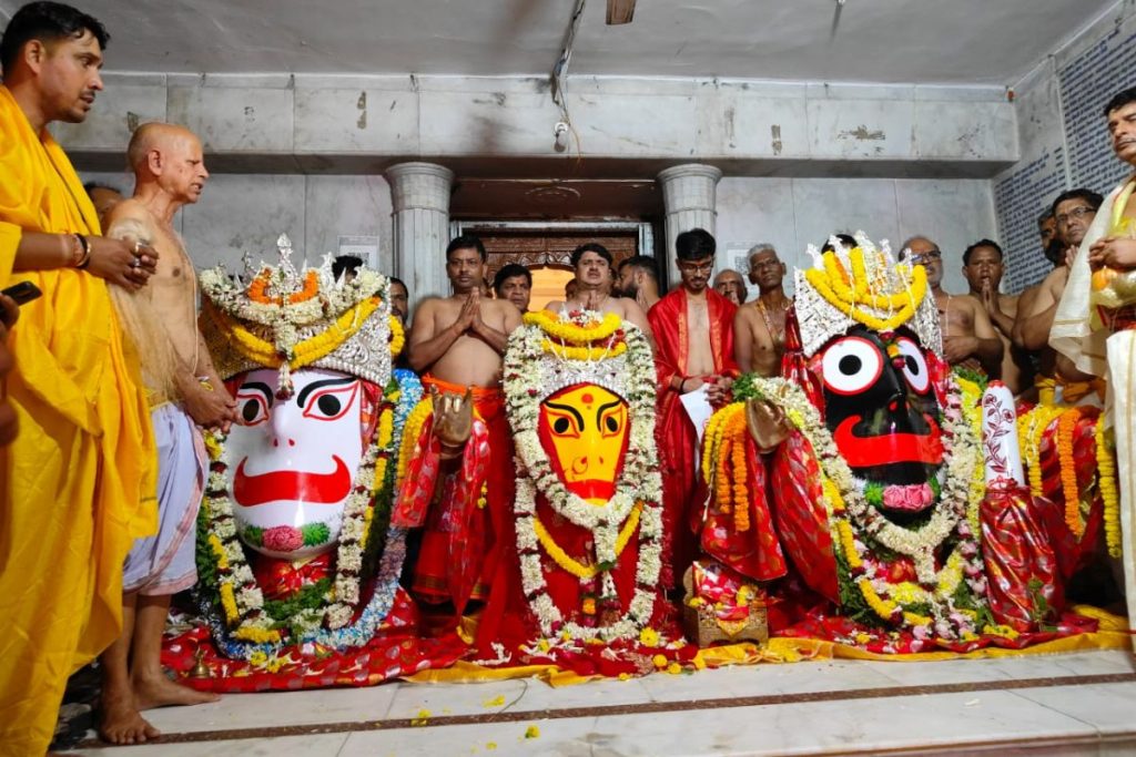 Rath Mela: एकांतवास से बाहर आए भगवान जगन्नाथ, प्रभु को देख भक्त हुए भाव विभोर, आप भी देखें Video 2 Jagannath Rath Yatra In Ranchi Jharkhand 2