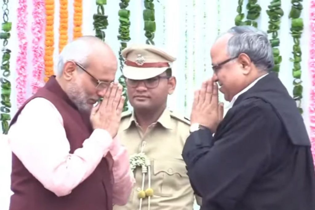 झारखंड हाईकोर्ट के चीफ जस्टिस डॉ विद्युत रंजन सारंगी ने राजभवन में ली शपथ 2 Jharkhand High Court Chief Justice Dr B R Sarangi 2
