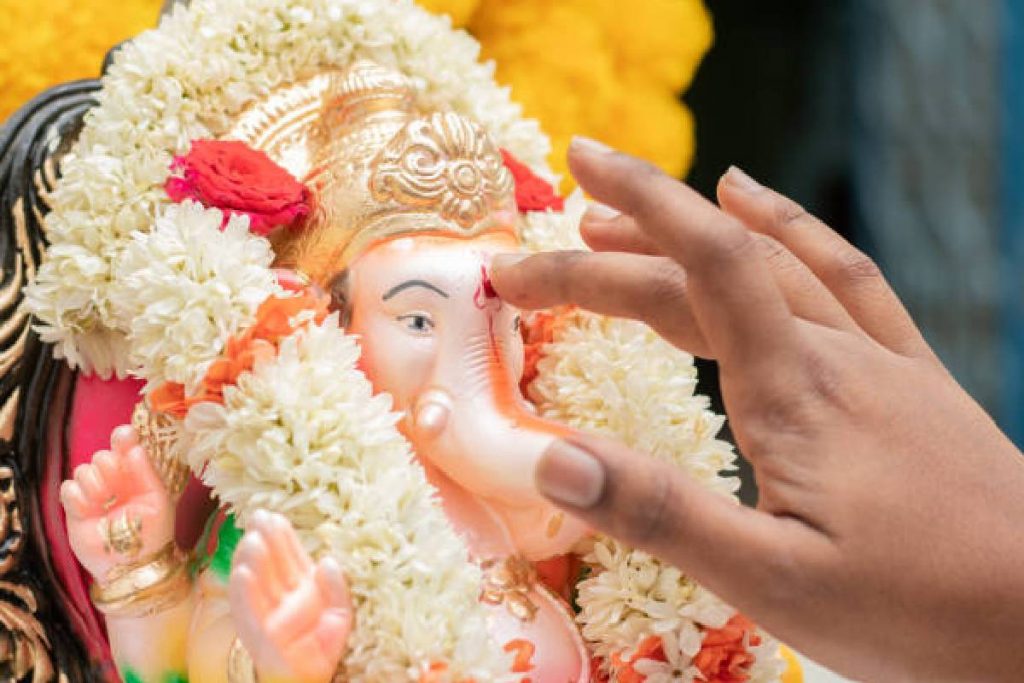 संतान प्राप्ति के लिए करें ये छोटा सा उपाय, जल्द ही घर में गूंजेगी किलकारी 3 Lord Ganesh