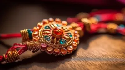 Raksha Bandhan Special : इस साल रक्षा बंधन को बनाएं और भी खास, ट्राई करें ये सुंदर राखियां 3 Phulon Rakhi