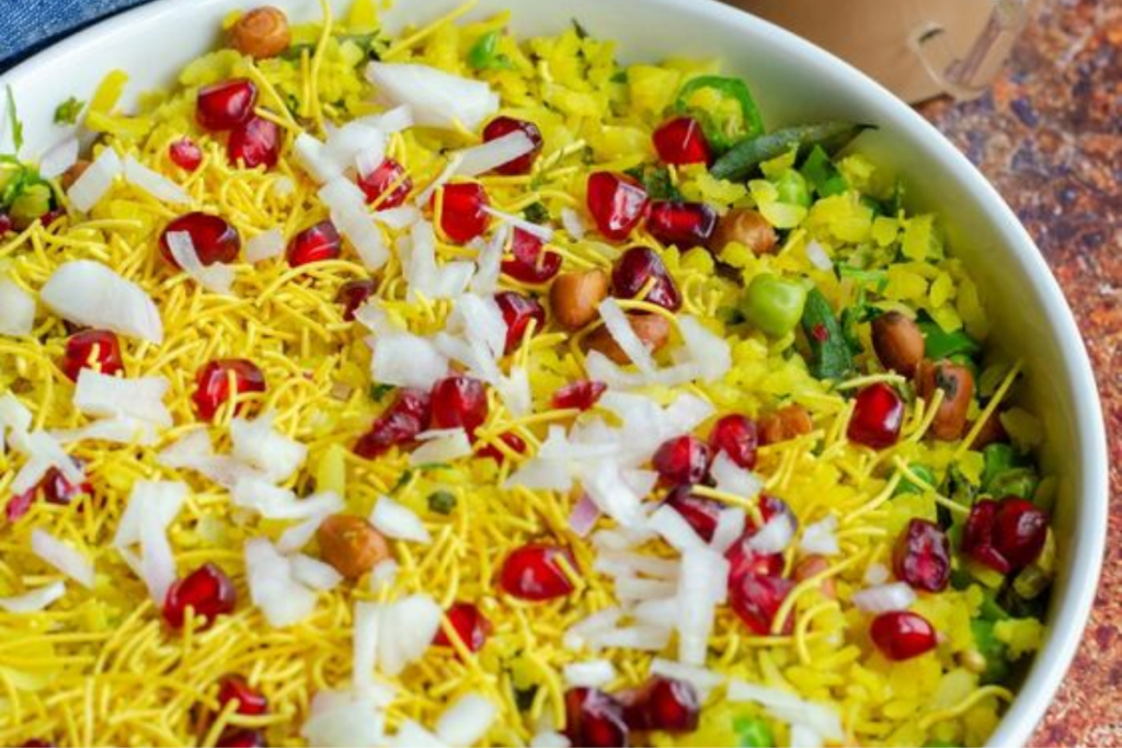 Famous Food Of Bhopal: पोहा से लेकर जलेबी, भोपाल आएं तो जरूर लें इन डिशेज का स्वाद 1 Pohaa