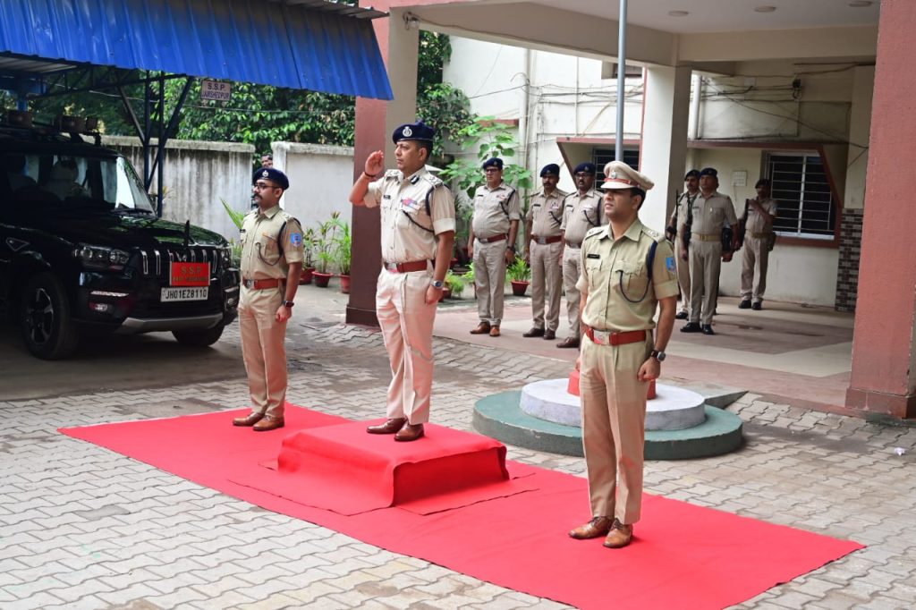 शहर में बढ़ी चोरी-छिनतई की घटनाओं पर लगाये लगाम, पोक्साे और एसटी-एससी केस का निष्पादन करे जल्द : जोनल आईजी 1 Ssp 3